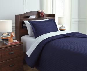 Raleda Navy Q49700 by Ashley Bedding Set